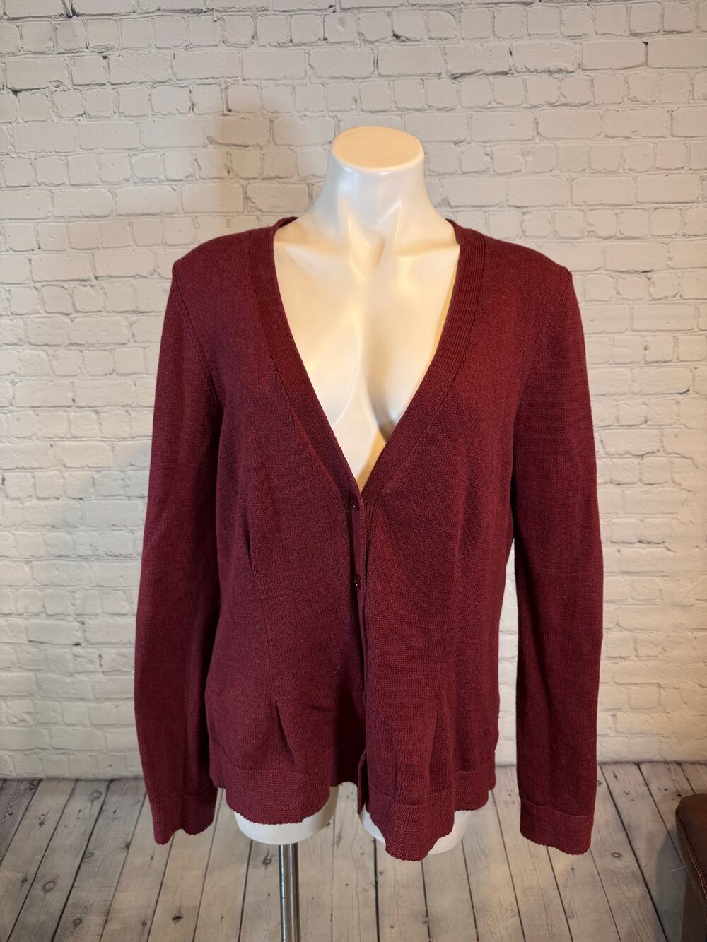 CAbi Catch Cardigan 3529 Burgundy Red Knit V-Neck Sweater Fitted Size Large